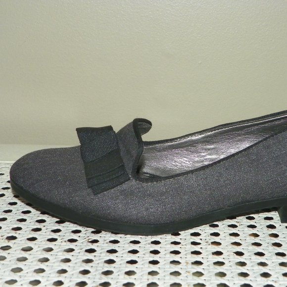 NEW Adrienne Vittadini Gray/Black Flats Sz 7 M - Picture 2 of 8